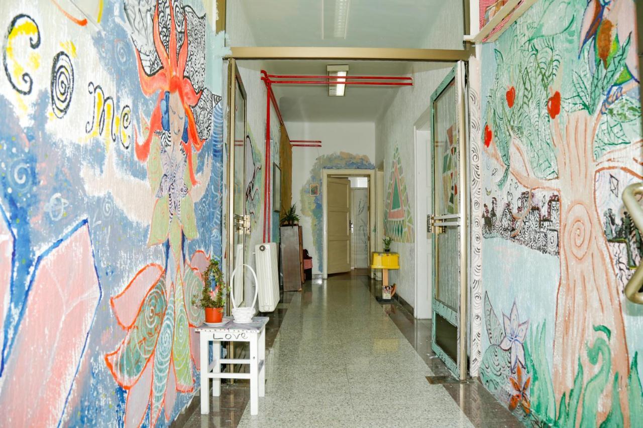 Yolo Hostel